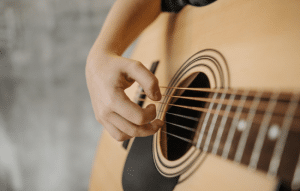 Aprende a tocar la guitarra aquí